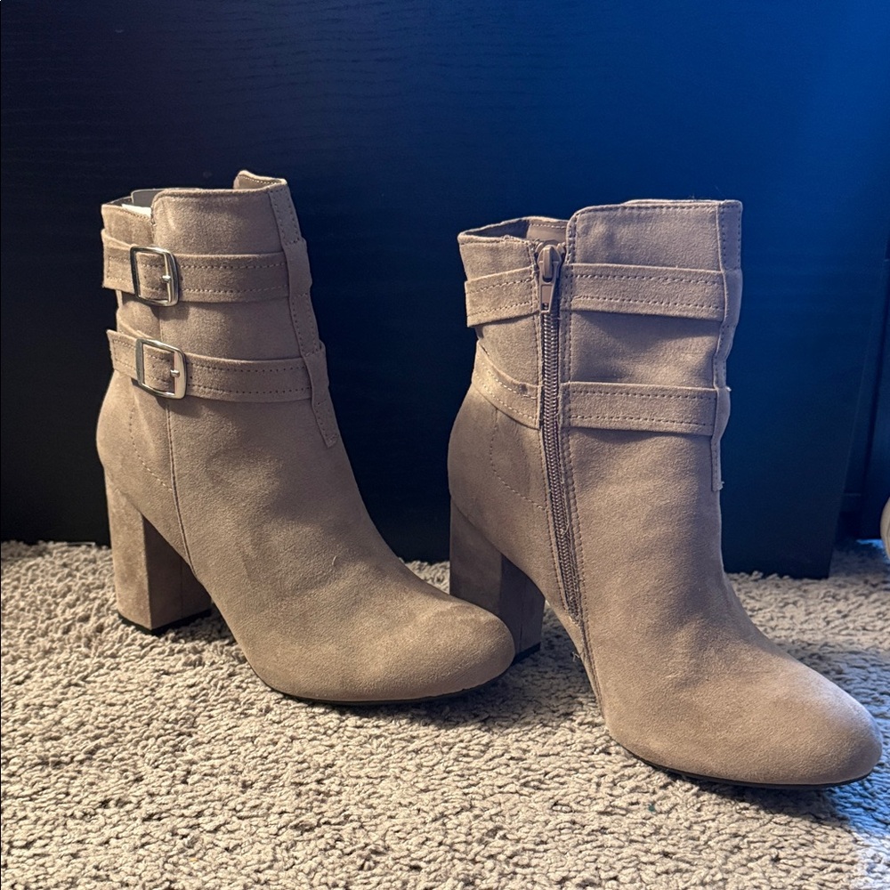 Taupe Ankle Booties NWT woman’s 9